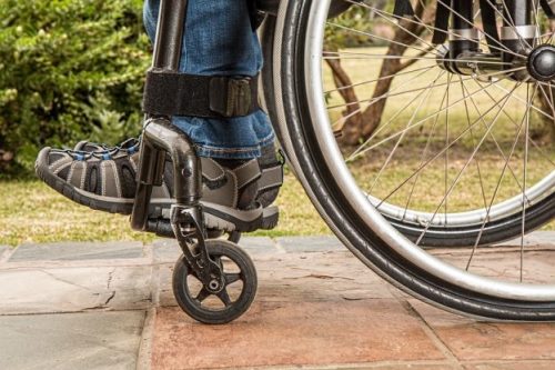 自驾车上路测试限制多，麻省理工团队先用「自驾轮椅」来测试技术
